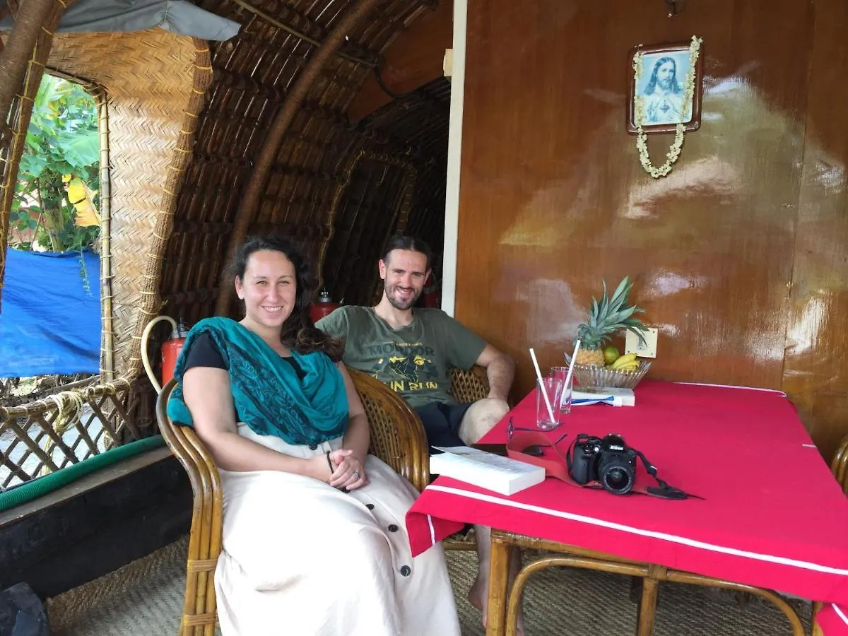 Thara'S Houseboat Hotel Alappuzha