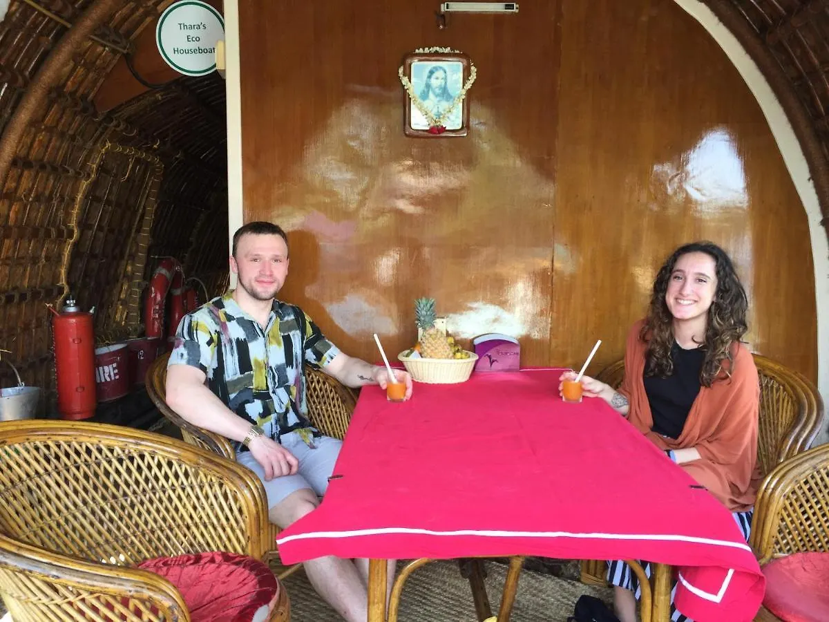 Thara'S Houseboat Hotel Alappuzha India
