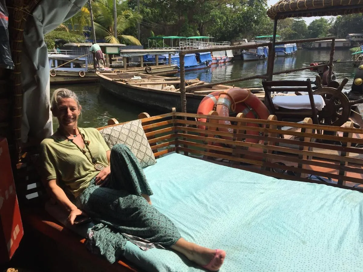 Botel Thara'S Houseboat Hotel Alappuzha India