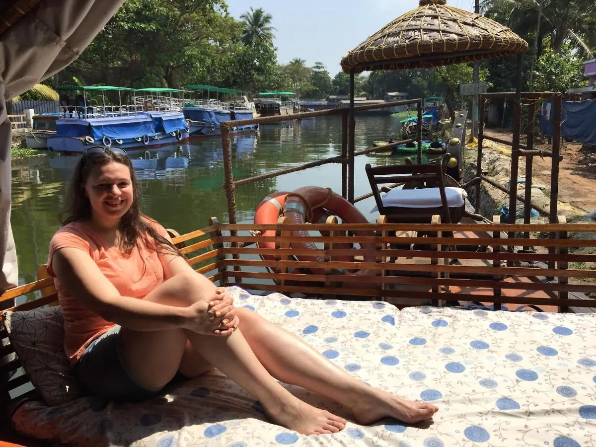 Botel Thara'S Houseboat Hotel Alappuzha